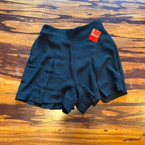 Spanx black crepe pleated short-small petite